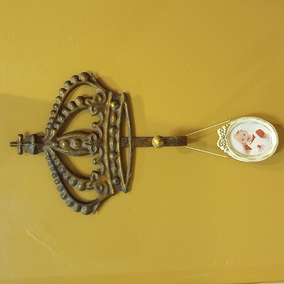 Crown Hook - Picture 3 of 7